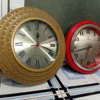 دو عدد ساعت دیواری ژاپنی قدیمی عتیقه سالم و تمیز
