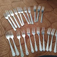 تعدادی چنگال استیل