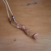 گردنبند طرح شاخ گوزن از جنس چوب ، سورنا