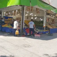 کارگر ماهر میوه فروشی