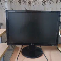 مانیتور و کیس،موس و کیبورد و اسپیکر و میز و صندلی