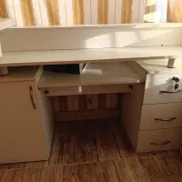 لوازم کاشت ناخن همراه میز