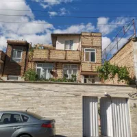 حیاط ۳ طبقه شمالی شهرک ارم