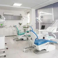 منشی پذیرش مطب دندانپزشکی