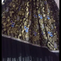 لباس گل دار زمینه مخمل مشکی قیمت سه میلیون