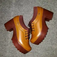 نیم بوت ، هودی ،کفش ، شلوار ، کیف و کفی طبی|کیف، کفش، کمربند|تهران, تجریش|دیوار