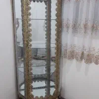 یک عدد ویترین یک عدد زیر تلویزیون یک عدد گلدان