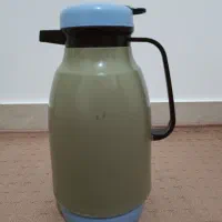 تعدادی فلاکس و شیشه