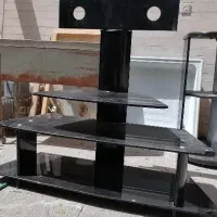 میز تلویزیون شیشه ای درجه یک واقعا در حد نو|میز تلویزیون|برخوار, |دیوار