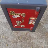 گاوصندوق در حد نو