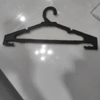 چوب لباسی تعداد زیادی هست سالم ونو