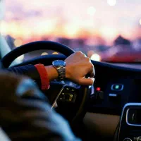 راننده با خودرو