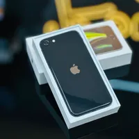 آیفون se 2020 بسیار تمیز در حد نو باتری 85 فابریک