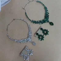سرویس گردنبند و گوشواره، بدلیجات دستساز
