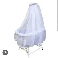 تخت وگهواره کنار تخت مادر