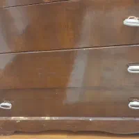 کشوی لباس و تلویزیون