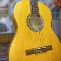 گیتار در حد نو استفاده نشده 3ماهه خریداری شده