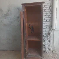 کمد ایستاده