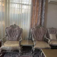 مبل ۹نفره کلاسیک در حد نو همراه میز