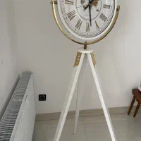 ساعت ایستاده سه پایه