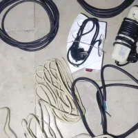 کابل قوی و تعدادی لامپ کم و پلوپز و تلفن و رادیو