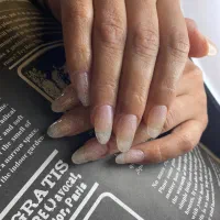 کاشت ناخن تخصصی با بهترین متریال فقط۳۰۰|خدمات آرایشگری و زیبایی|مشهد, ولیعصر (شهرک غرب)|دیوار