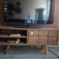 تلویزیون و میز