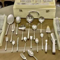 سرویس قاشق چنگال ۲۴ نفره با چمدان یونیک و زولینگ|ظروف سرو و پذیرایی|تهران, جنتآباد جنوبی|دیوار