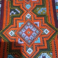 دنبال دوزندهدمیگردم از این گلا بدوزه