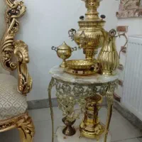 سماور برنجی و میز برنزی