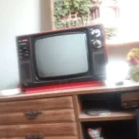 دو عدد تلویزیون قدیمی