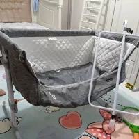 تخت کنار مادر