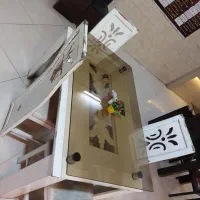 تعدادی میز صندلی