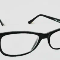 یک عینک گم شده