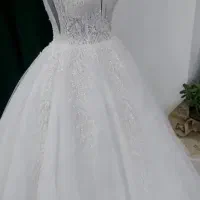 لباس عروس سایز ۳۶ تا ۴۰ به همراه شنل