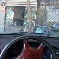 شیشه اتومبیل و ساختمانی درخشنده.