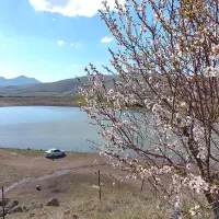 باغ روستای زرشک کنار دریاچه