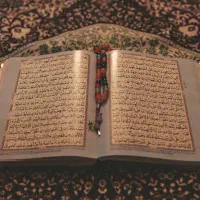 خواندن نماز.قران.ختم صلوات