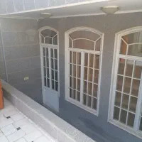 زیر زمین گلخانه ای تمیز و بزرگ و پر نور