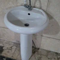دو عدد روشویی با اتصالات و شیر