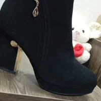 بوت مجلسی نو|کیف، کفش، کمربند|قم, چهل درخت‎|دیوار