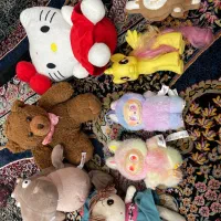 تعدادی عروسک به فروش میرسد