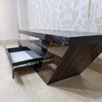 میز تلویزیون مدرن های‌گلس (ترکیب مشکی و طرح چوب)