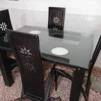 میز و صندلی ناهار خوری ۴ نفره و یک آبگرمکن