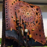 دستیار خانم در کارگاه چرم ۵ ساعت در روز|استخدام هنری و رسانه|مشهد, فردوسی|دیوار