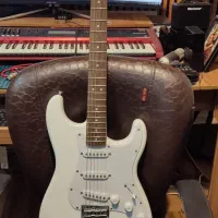 گیتار الکتریک squier bullet stratocaster ht hss