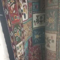 گلیم فرش چهل تیکه و یک میز