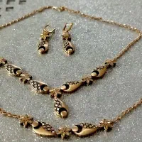 گردنبند و نیم ست