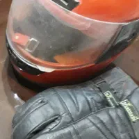 کلاه کاسکت و دستکش چرمی و طلق