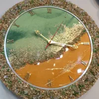 ساعت دیواری سبز و نارنجی